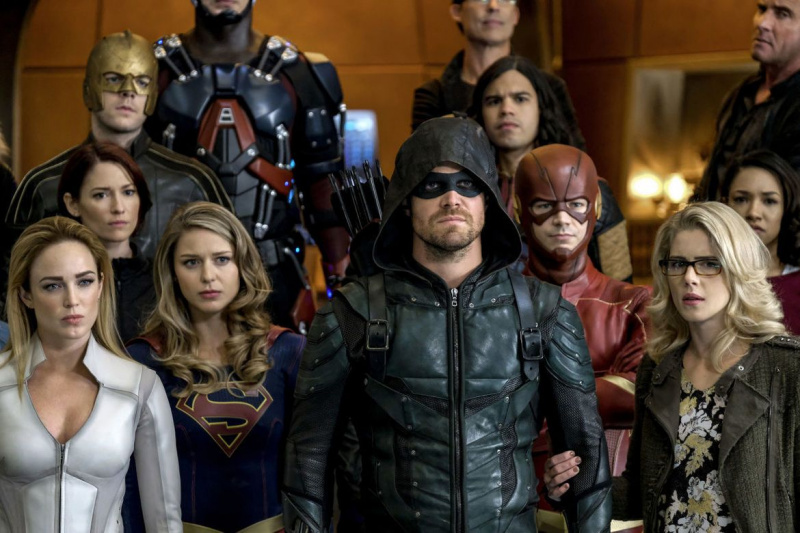 Arrowverse Crisis On Earth X Equipes