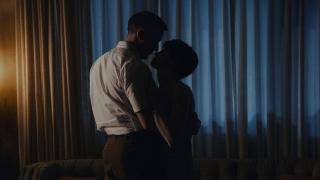 First Man Movie: Οι Neil και Janet Armstrong αγκαλιάζουν