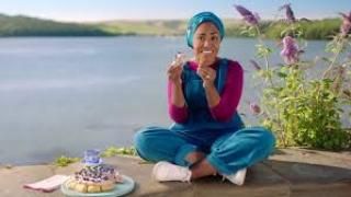 Nadiya piecze program telewizyjny: Nadiya je bułkę