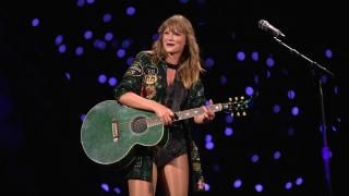 Taylor Swift: Reputation Stadium Tour Film: Swift med sin guitar
