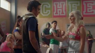 Filma “Zombiji 2”: 2. aina