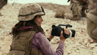 Film Whisky Tango Foxtrot: Stseen 1