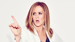 Frontal completo com captura de tela de Samantha Bee