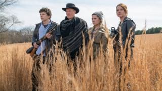 Zombieland: Double Tap Movie: Columbus, Tallahassee, Little Rock και Wichita που κυνηγούν ζόμπι σε ένα πεδίο