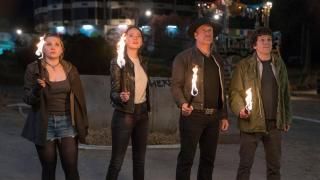 Zombieland: Double Tap Movie: Η οικογένεια κρατά φακούς