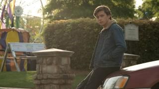 Kærlighed, Simon Film: Simon Spier sidder på motorhjelmen