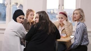 SKAM (Skam) tv-show: Pigerne i skolen