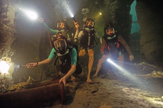 47 метра надолу: Uncaged е филм на ужасите за гмуркане в пещера, който използва много истински подводни кадри