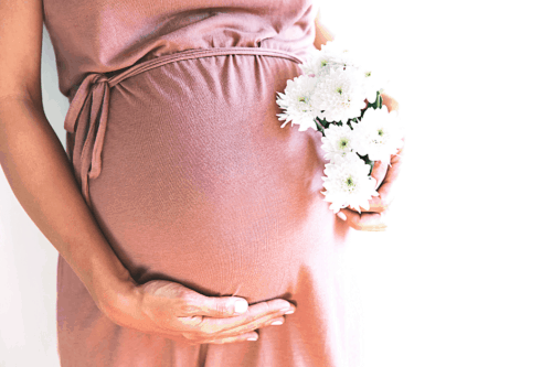 бременен корем снимка на бременност с цветя
