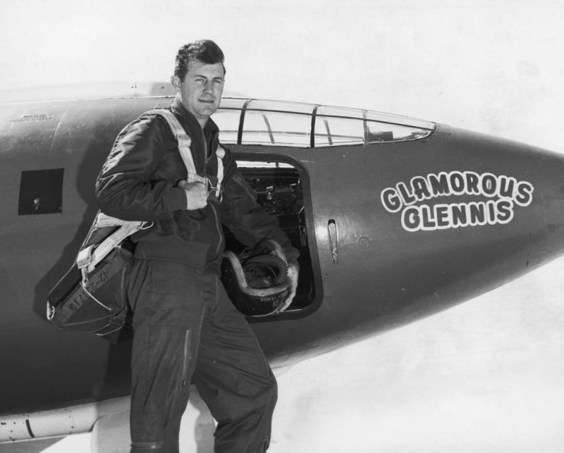 Testpiloten Chuck Yeager, det første mennesket som noensinne har brutt lydbarrieren, dør 97 år gammel