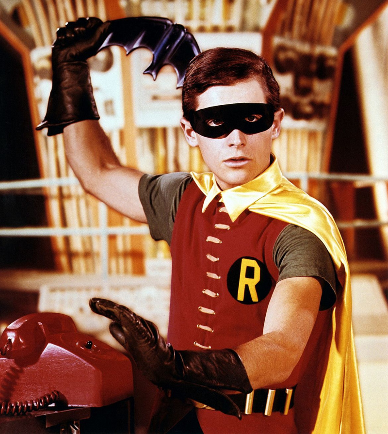 robin_with_batarang_1250.jpg