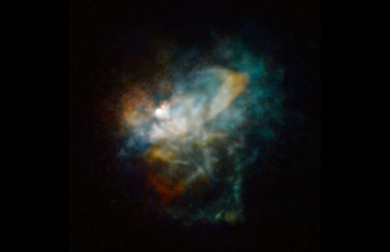 De rode hyperreus VY CMa is groter dan Betelgeuze en braakt enorme stofwolken uit