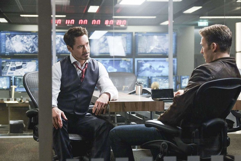 Tony Stark ja Steve Rogers elokuvassa Kapteeni Amerikka: sisällissota