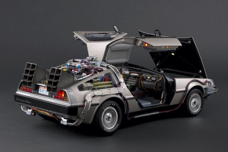 Notícias importantes sobre brinquedos: compre um kit de modelo DeLorean de volta ao futuro pelo preço de um carro real