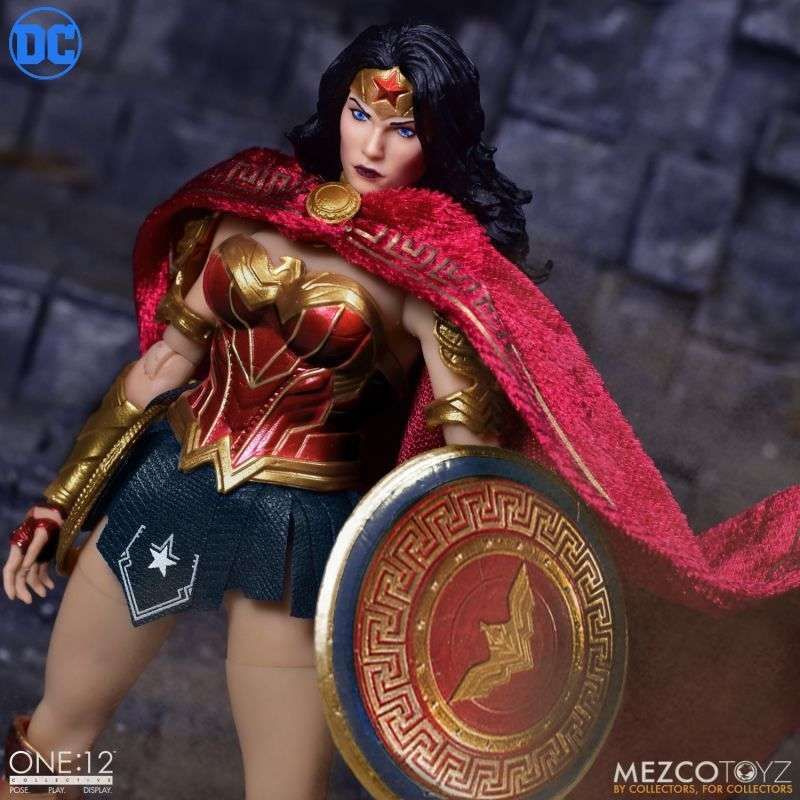 „Mezco Toyz One_12 Wonder Woman“