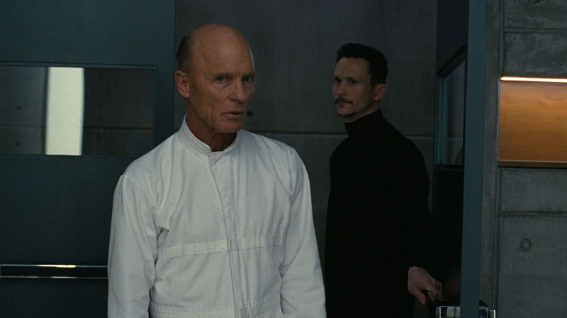 Ed Harris da Westworld explica a sessão de terapia sangrenta do Homem de Preto