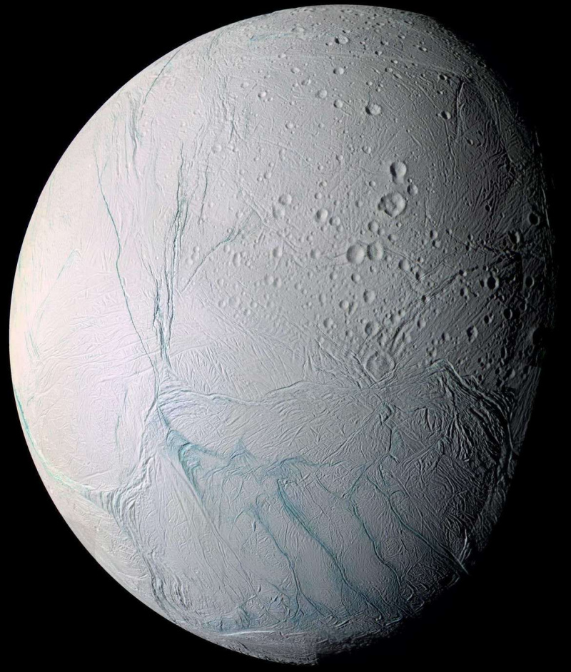 Луната на Сатурн Енцелад показва пресен лед: Още гейзери в малкия леден свят?