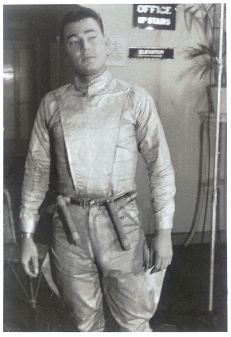 Дейл Харт като Грей Ленсман, 1946 г.
