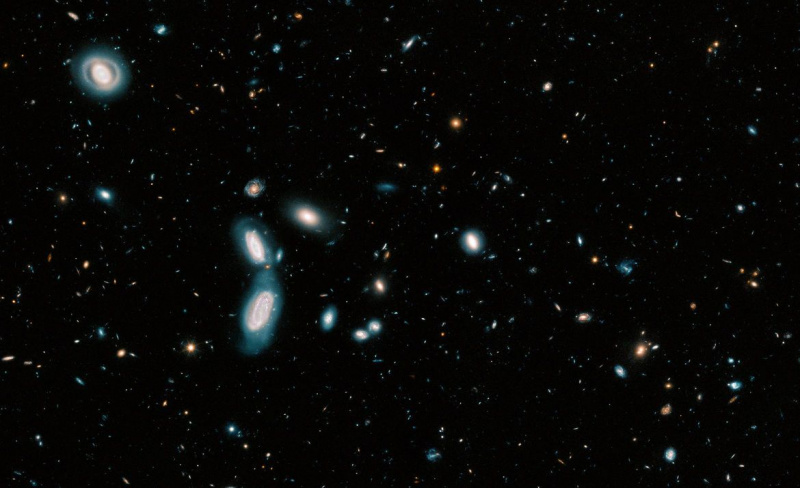 Detalje af Hubble Deep Field vist med næsten fuld opløsning.