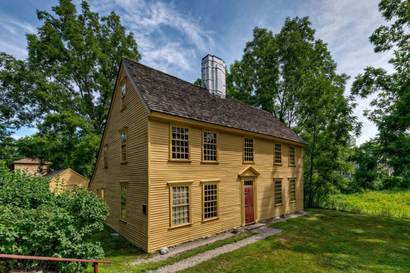 The Parson Barnard House (1715)