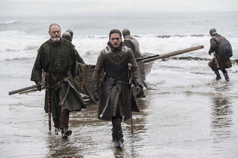 Jon Snow e Davos a Roccia del Drago in Game of Thrones
