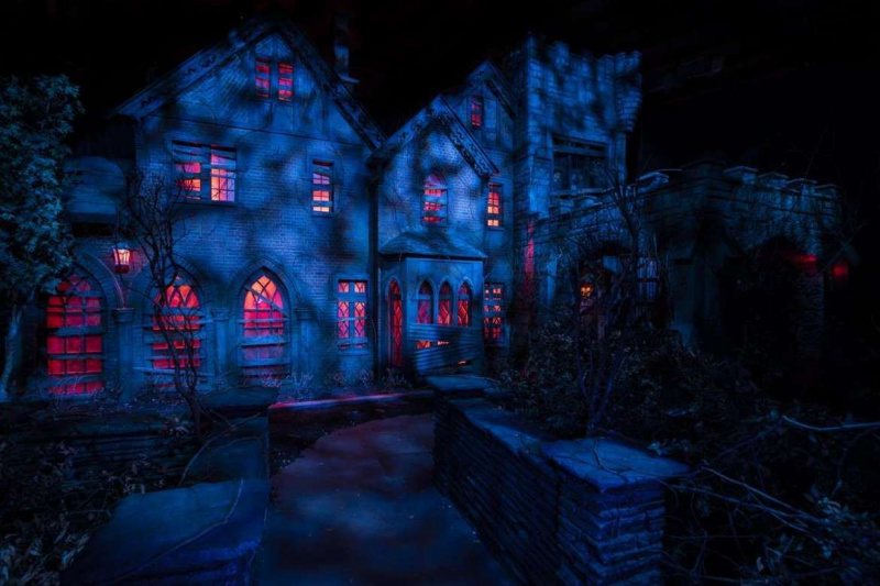 Primeira olhada: Noites de terror do Dia das Bruxas voltam aos parques da Universal com o terrível crossover 'Haunting of Hill House'