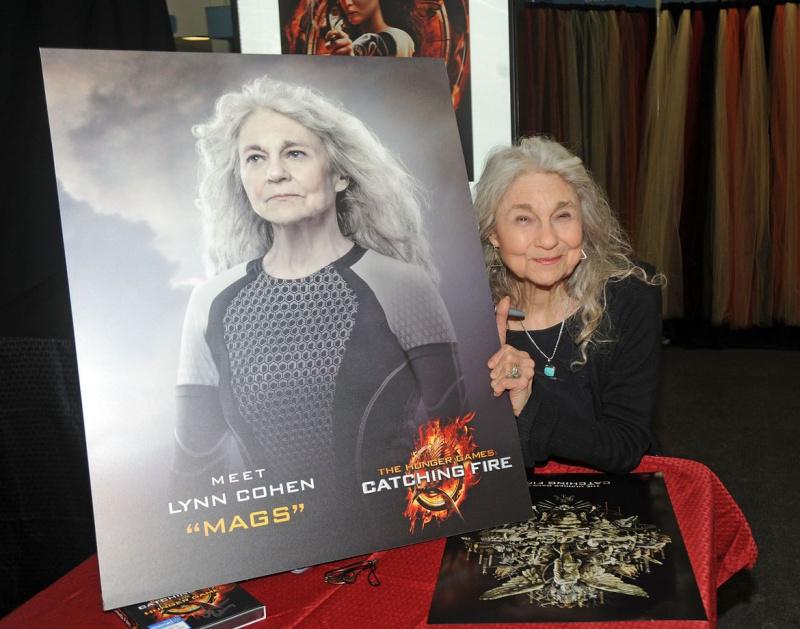 Vo veku 86 rokov zomrela Lynn Cohenová, veteránska postava a Magsová z hry Hunger Games