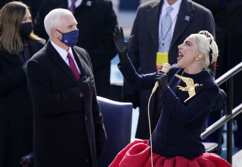 Lady Gaga spieva pri inaugurácii