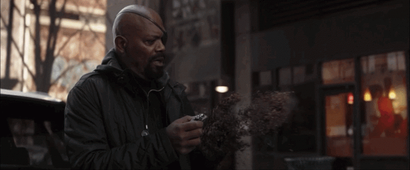 GIF: Nickas Fury mirtis, begalybės karas