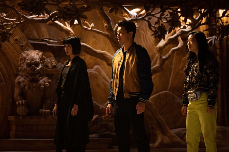 Защо звездата от „Шан-Чи“ Симу Лю вижда първото азиатско ръководство на супергеройски филм като начин за „възстановяване“ на кунг-фу