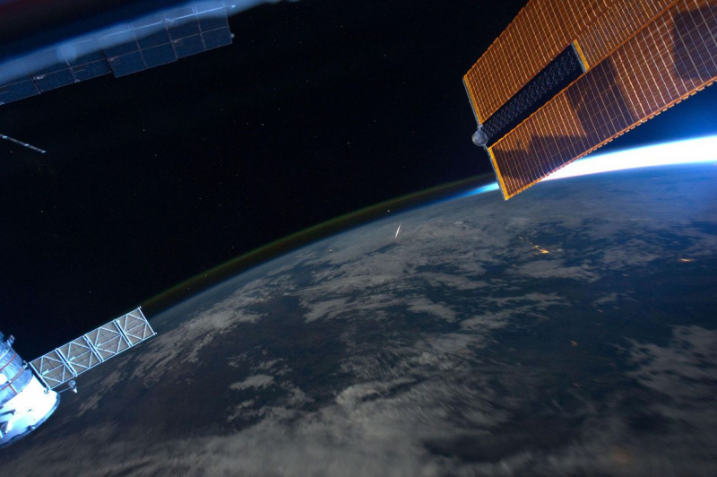 Метеор Персеида који је астронаут Рон Гаран снимио на Међународној свемирској станици 2001. године. Кредит: НАСА