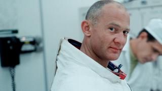 Филм на Аполо 11: Бъз Олдрин се подготвя за изстрелването на Аполо 11