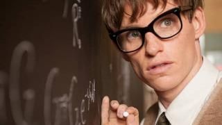 Film Teória všetkého: Stephen robí matematiku