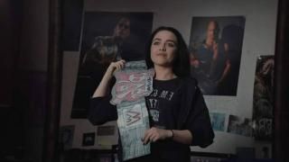 Filme Lutando com Minha Família: Paige mostra um cinto de campeão da WWE de papel