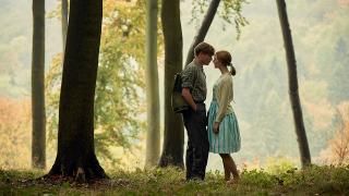 On Chesil Beach Movie: Edward y Florence en el bosque