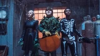 Husia koža 2: Strašidelný halloweenský film: Sarah, Sonny a Sam sa obliekli na Halloween