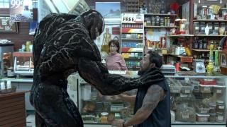 Venom Movie: Venom angriber en mand i en butik