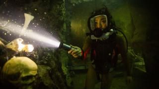 47 Metros abaixo Filme Uncaged: Alexa procura uma caverna subaquática