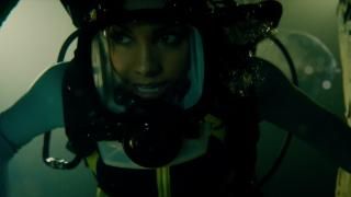 47 Meters Down Uncaged Movie: Sasha com equipamento de mergulho