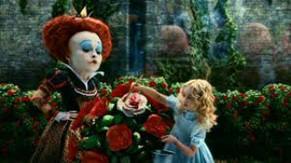 不思議の国のアリス (2010) 映画: 赤の女王と幼いアリス