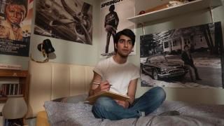 Cegado por la película ligera: Javed en su habitación