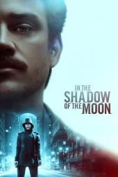 В изображението на филмовия плакат в сянката на луната