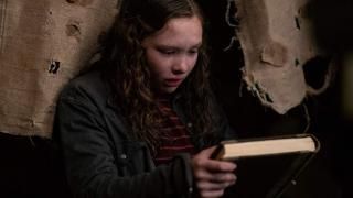 Õudsed lood, mida pimedas filmis rääkida: Stella leiab kummitava raamatu