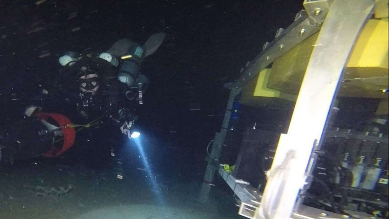 Leven waarvan we nooit wisten dat het bestond, zou zich kunnen verschuilen in diepzee 'blauwe gaten', dus wetenschappers duiken erin