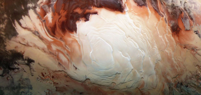 A calota polar sul de Marte (usando luz infravermelha, verde e azul), que é principalmente água gelada com uma fina camada de gelo de dióxido de carbono no topo, obtida pela Mars Express. Crédito: ESA / G. Neukum (Freie Universitaet, Berlin) / Bill Dunford