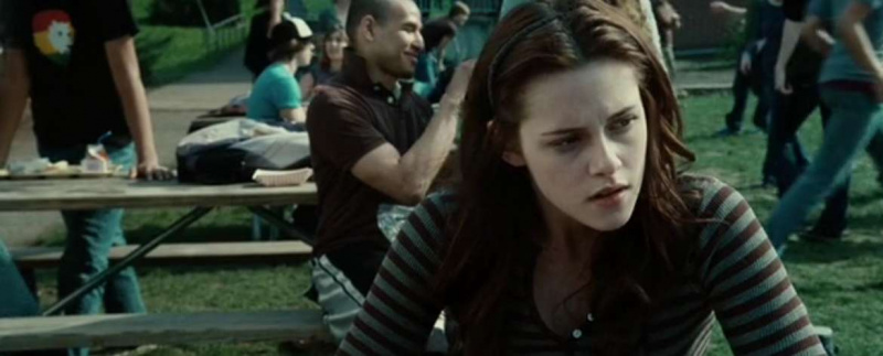 Look of the Week: 10 χρόνια Twilight και η σχετική ντουλάπα της Bella Swan