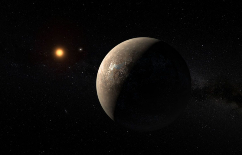 Έργα τέχνης που απεικονίζουν το Proxima Centauri b, σε τροχιά γύρω από έναν κόκκινο νάνο (που ο ίδιος περιστρέφεται γύρω από το δυαδικό αστέρι Άλφα Κενταύρου) περισσότερο από τέσσερα έτη φωτός μακριά. Πίστωση: ESO/M. Kornmesser