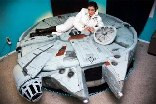 millenium-falcon-bed-500x333.jpg