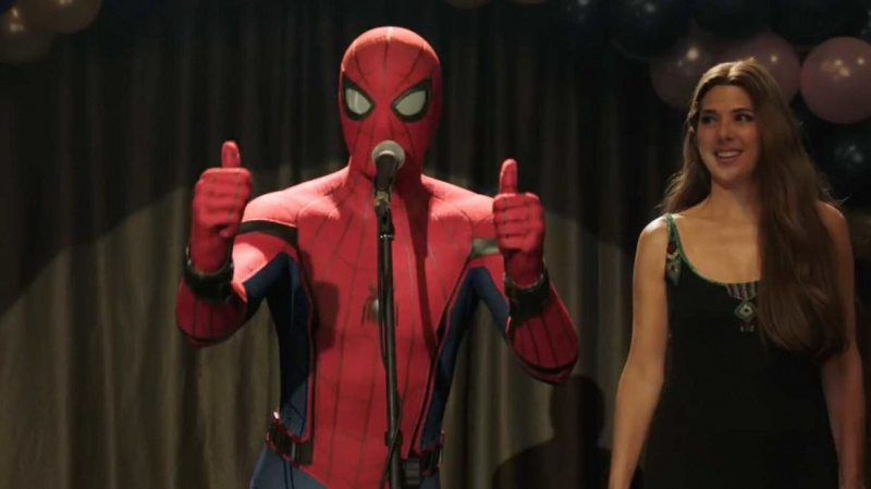 Prečo táto nová franšíza Spider-Man stále drží bok po boku tety May?