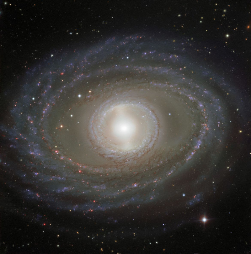 NGC 1398, spiralinė galaktika, kuri yra tiesiog nuostabi. Kreditas: ESO